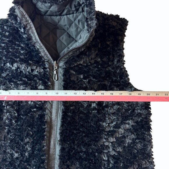 Denim & Co Reversible Zip Front Textured Faux Fur Quilted Vest Size XS Capsule - Picture 9 of 13